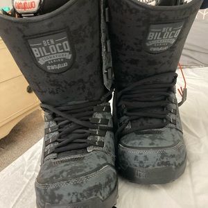 Selling MINT condition ThirtyTwo boots. Men’s 8.5